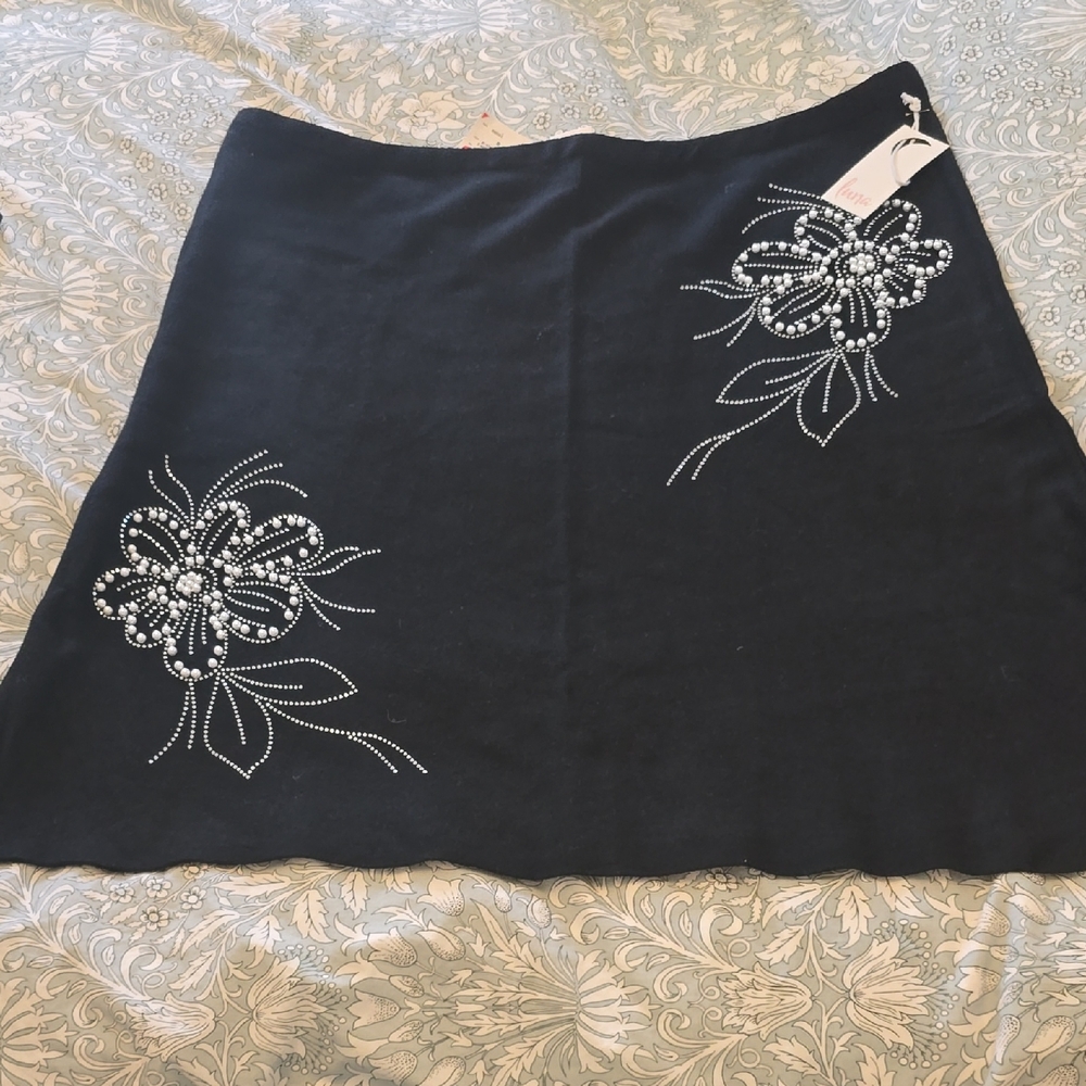 Chic Black Mini Skirt with Beaded Floral Design